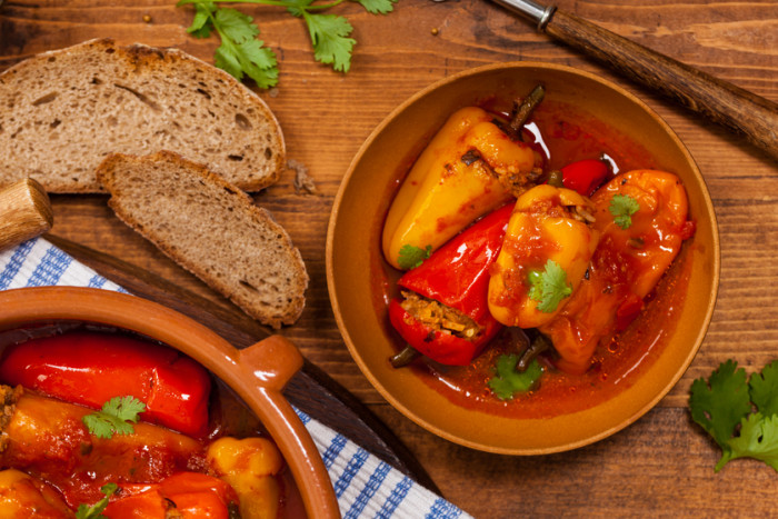 фаршированный перец в томате