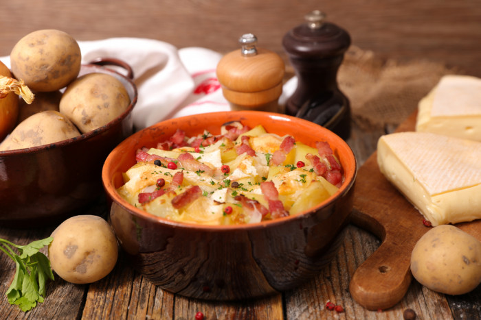 картофель с беконом и сыром