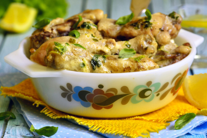 куриные ножки в сметане с луком