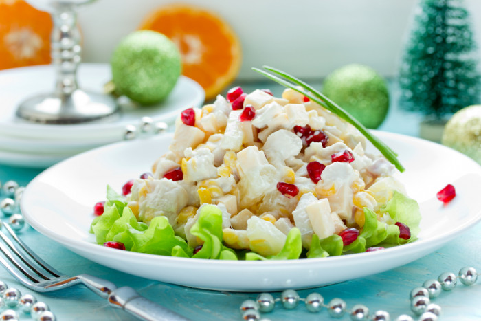 салат из курицы с ананасом и сыром