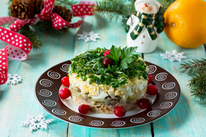 салат с тунцом и грибами