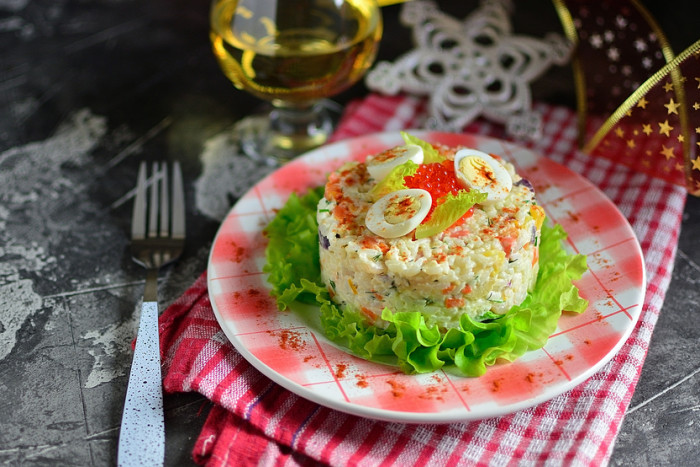 салат с мясом криля и рисом