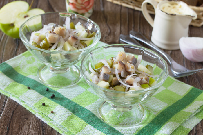 салат с сельдью и яблоками