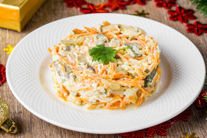 салат из сердца с грибами