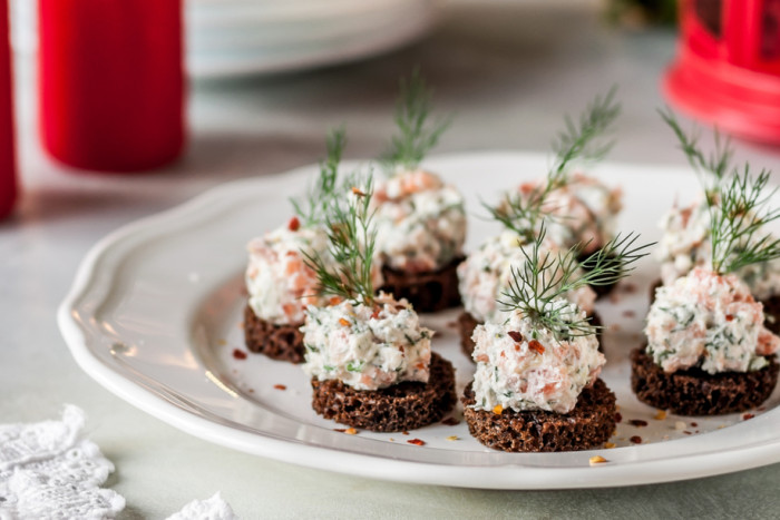 канапе с крабовыми палочками