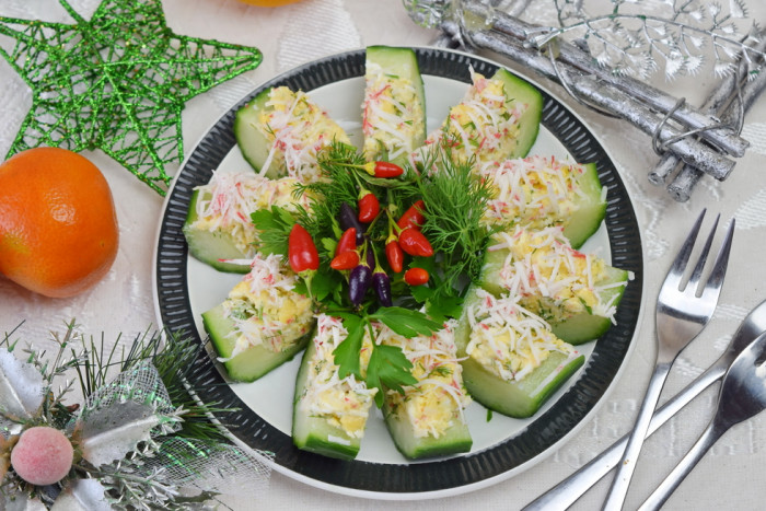 огурцы с салатом