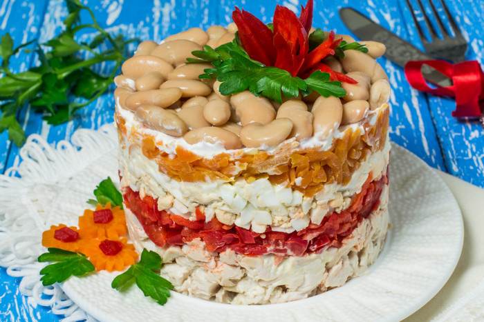 салат с фасолью и курицей