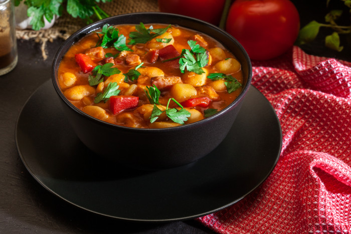 суп с фасолью и колбасками