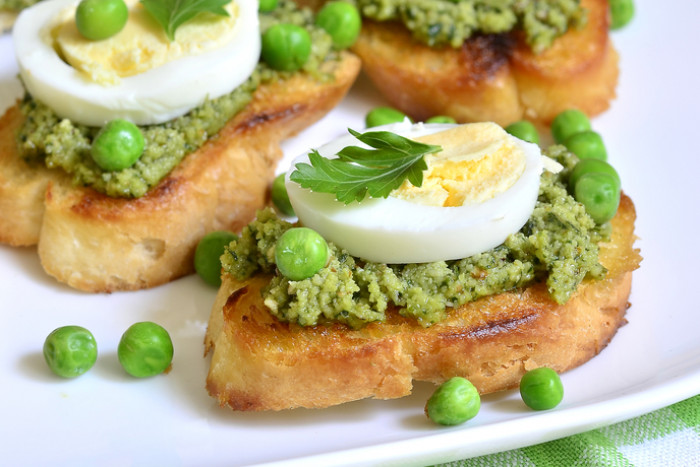 брускетты с песто