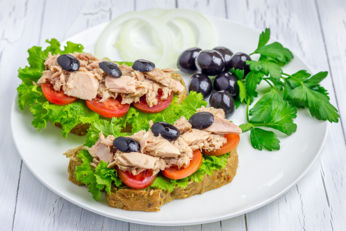 сэндвичи с тунцом
