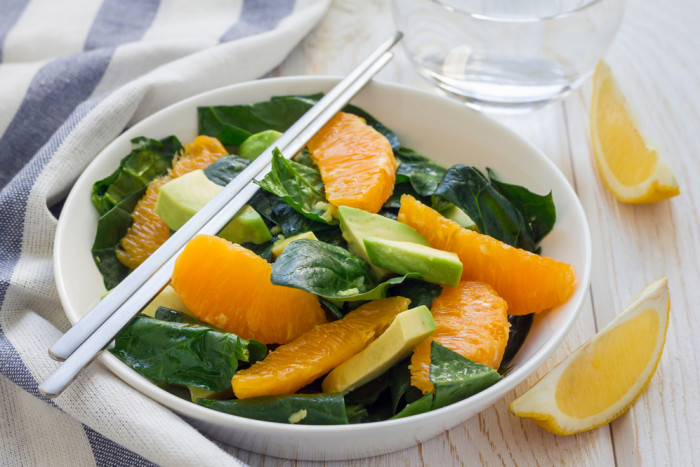 салат с апельсином и авокадо