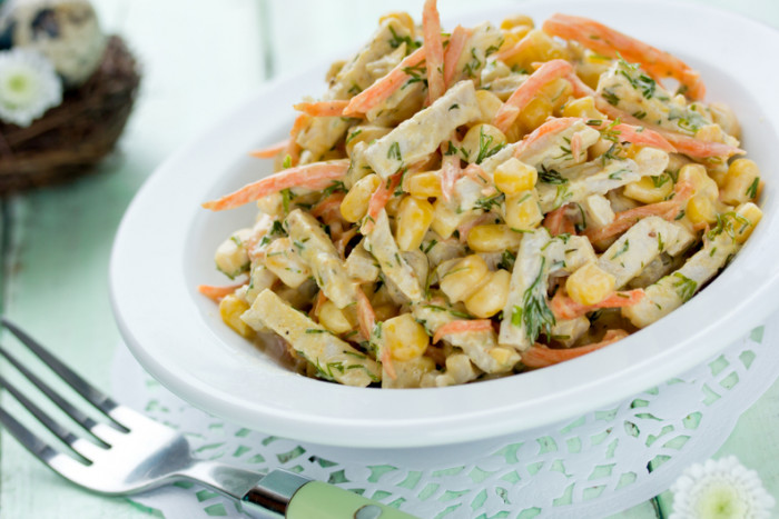 салат с курицей и кукурузой