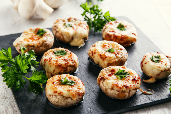 шампиньоны с курицей и сыром