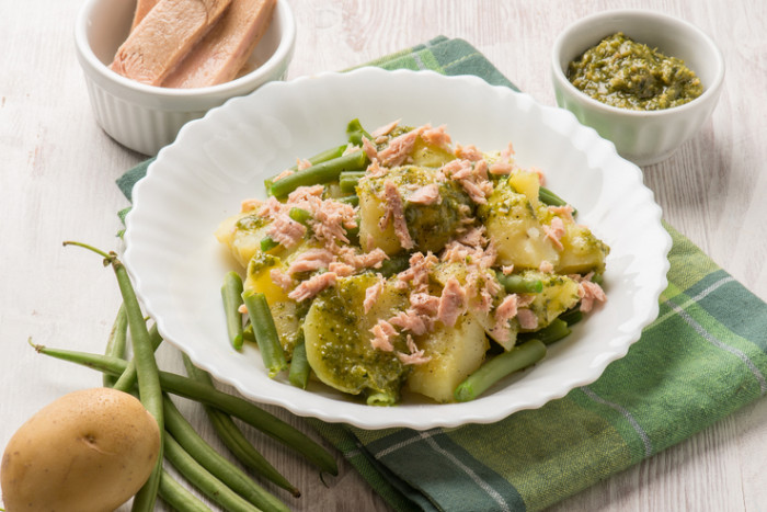 салат с тунцом и песто