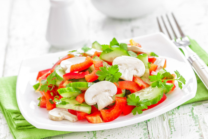 салат с сырыми шампиньонами