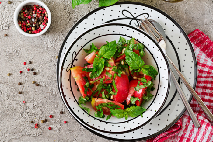 помидоры с базиликом