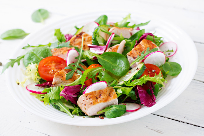 салат с курицей