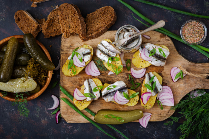 картошка с килькой