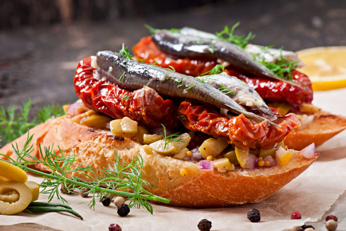 брускетты шпроты