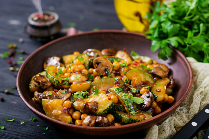 цуккини с нутом