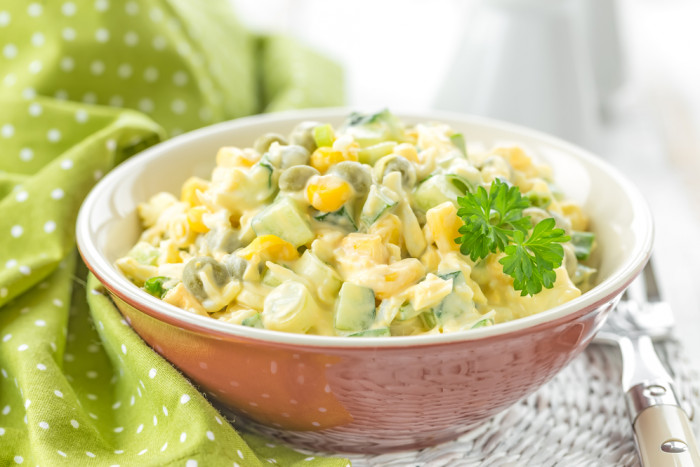 салат из кукурузы