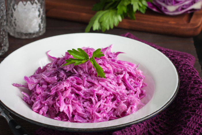 красная капуста с редькой
