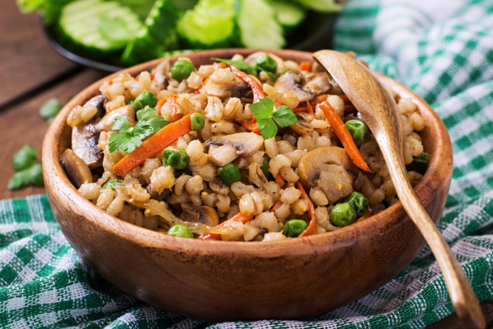 Перловая каша с мясом, грибами и овощами