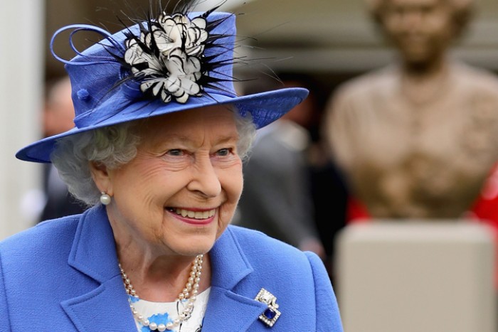 Косметичка королевы: чем пользуется Ее Величество Елизавета 2