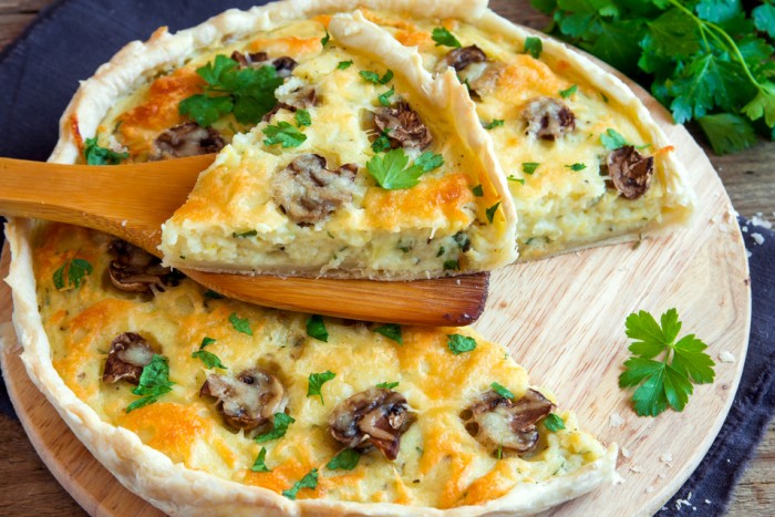Картофельный пирог с шампиньонами и сыром