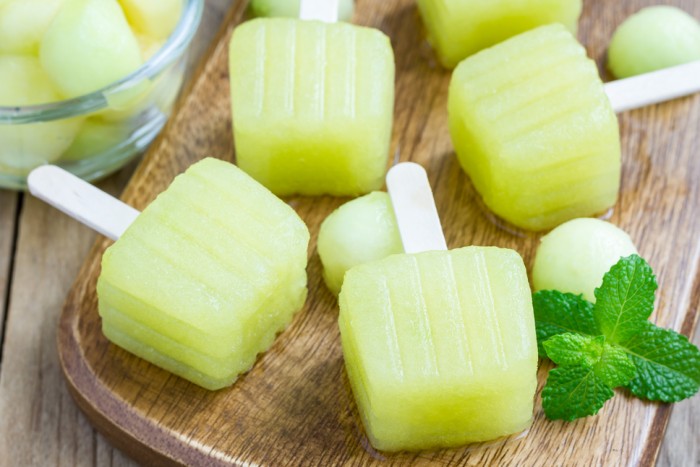 Мороженое из дыни с базиликом