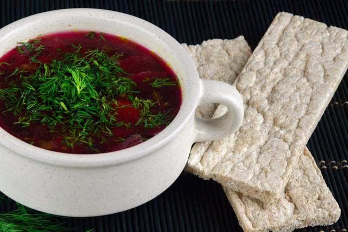 Мясной суп со свеклой