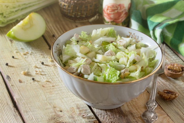 Салат из пекинской капусты с курицей