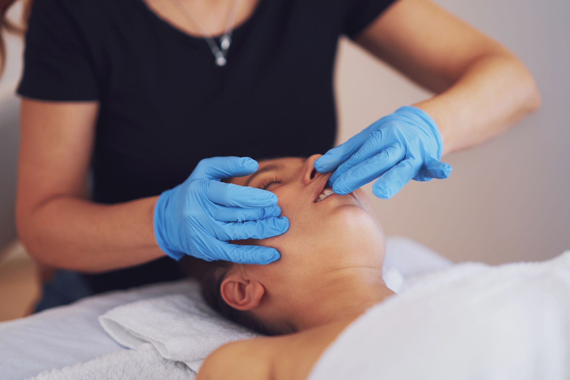 Буккальный массаж лица