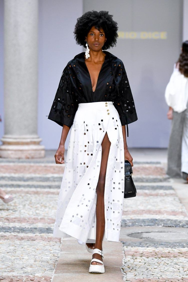 Юбки и платья А-образной формы от талии