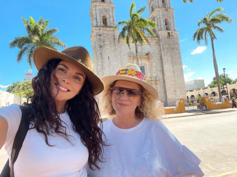 Настя Каменских с мамой