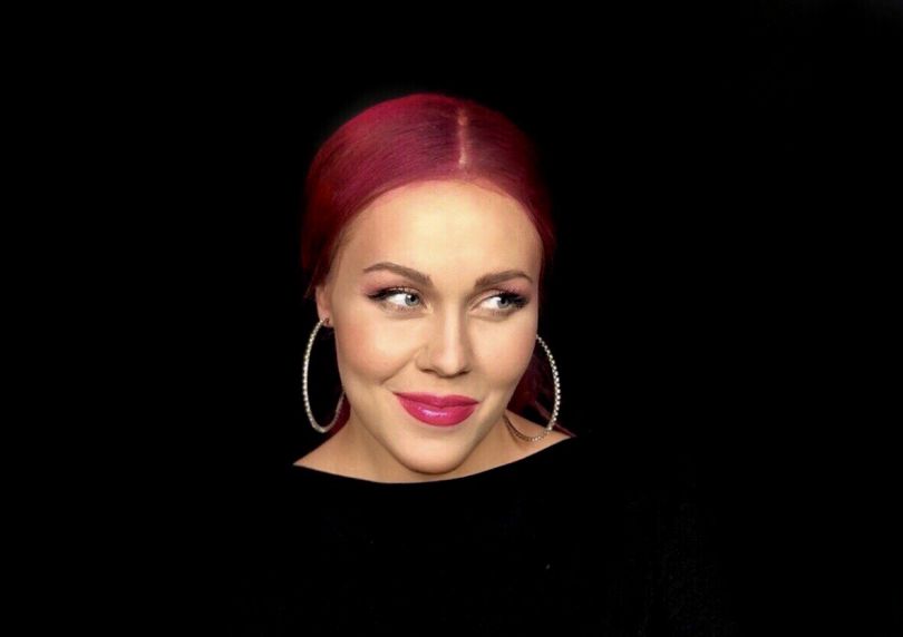 Певица Alyosha