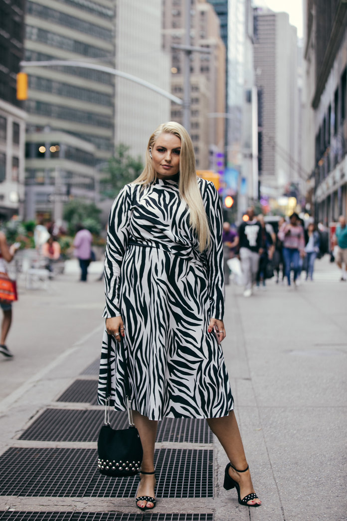 /storage/shares/uploads/files/091018-nyfw-street-style-slide-stylemecurvy.jpg