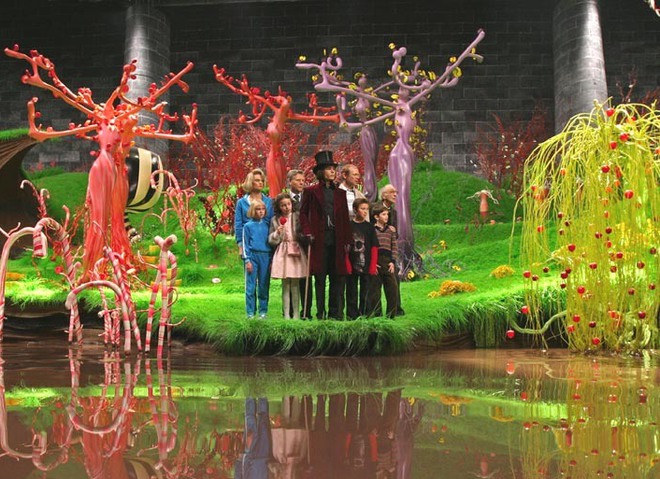 /storage/shares/uploads/files/6c08eb8fdb1ed70b01459faf3963ba28_kinopoisk.ru_charlie_and_the_chocolate_factory_176332.jpg