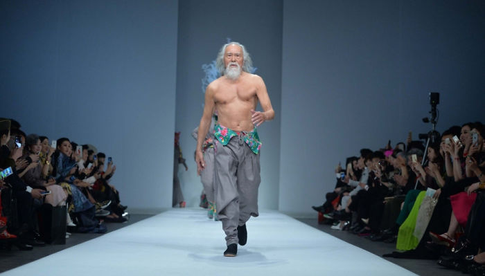 /storage/shares/uploads/files/80-year-old-model-grandpa-china-wang-deshun-8-581de8dbeb59a__700.jpg