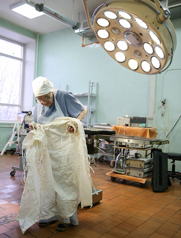 /storage/shares/uploads/files/89-year-old-surgeon-alla-ilyinichna-levushkina-21.jpg