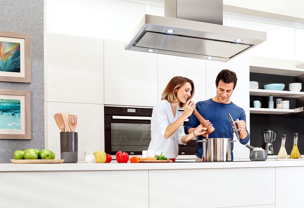 /storage/shares/uploads/files/Beko%202015%20Cooking%20%20Lifestyle%20Photo%20With%20Cast%20Landscape%20Low%202%20Master.png