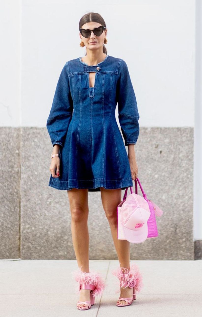 /storage/shares/uploads/files/Denim-dress-to-street-with-pink-shoes.jpg