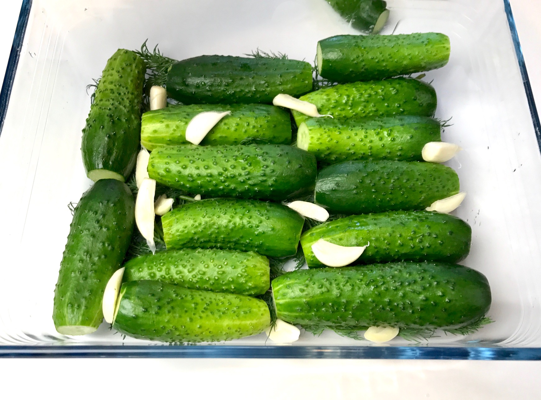 добавляем чеснок и лайм