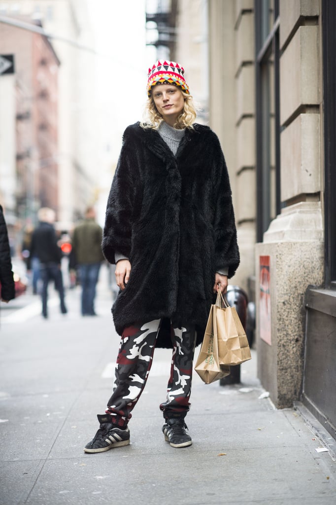 /storage/shares/uploads/files/Hanne-Gaby-Odiele-stayed-spunky-camo-print-pants-oversize.jpg