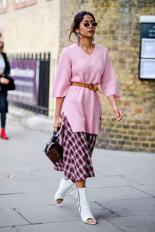 /storage/shares/uploads/files/Le-Fashion-Blog-London-Fashion-Week-Sunglasses-Pink-Sweater-Belted-Plaid-Midi-Skirt-White-Boots-Via-Harpers-Bazaar.jpg