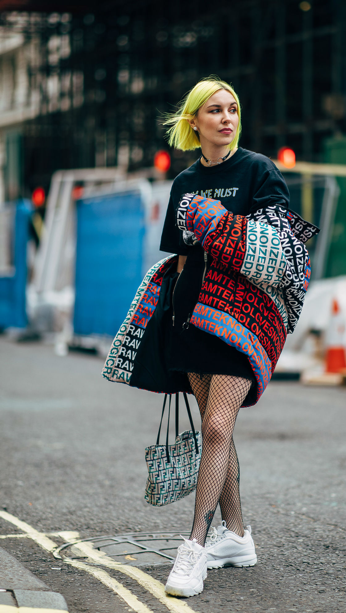 /storage/shares/uploads/files/London-SS19-day1-by-STYLEDUMONDE-Street-Style-Fashion-Photography20180914_48A1996.jpg