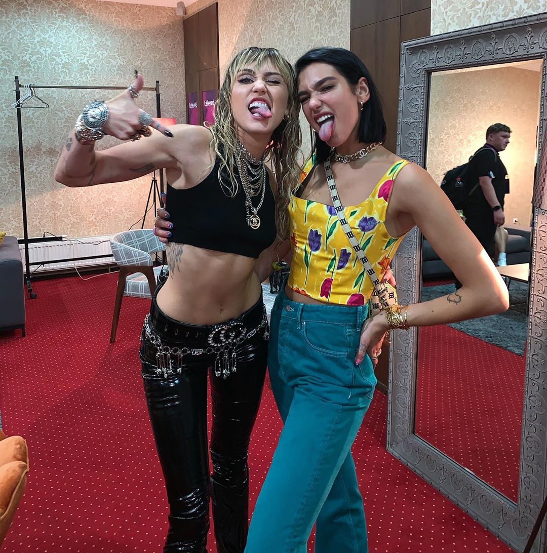 /storage/shares/uploads/files/Miley%20Cyrus%20%D0%BF%D0%BE%D1%8F%D1%81.jpg