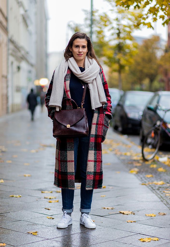 /storage/shares/uploads/files/PLAID_GettyImages-christian-vierig-long-plaid-coat-and-scarf-5831bc985f9b58d5b19548d4.jpg
