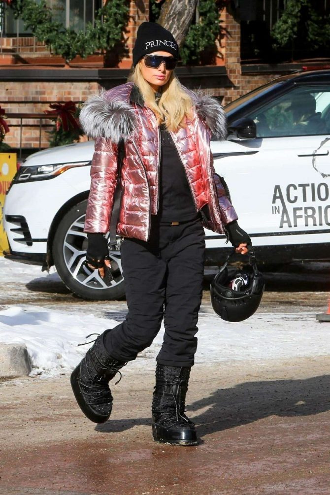 /storage/shares/uploads/files/Paris-Hilton_-Out-in-Aspen--04-670x1005.jpg