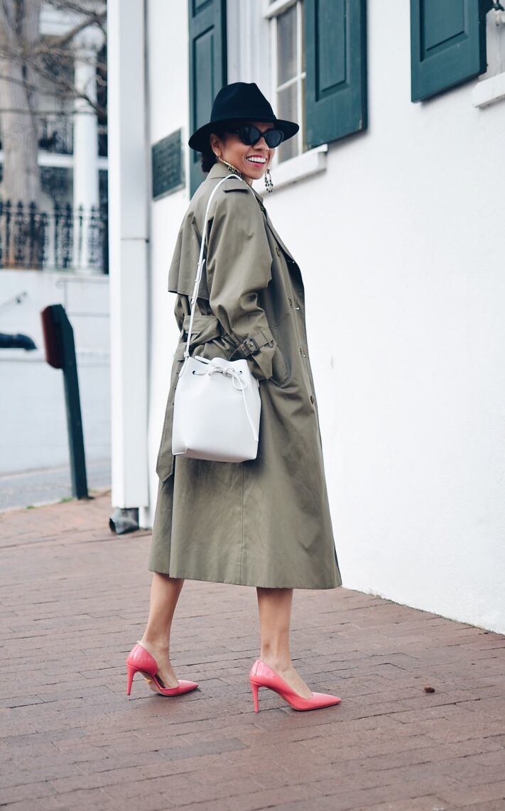 /storage/shares/uploads/files/Pink%20shoes%20street%20style%20.png
